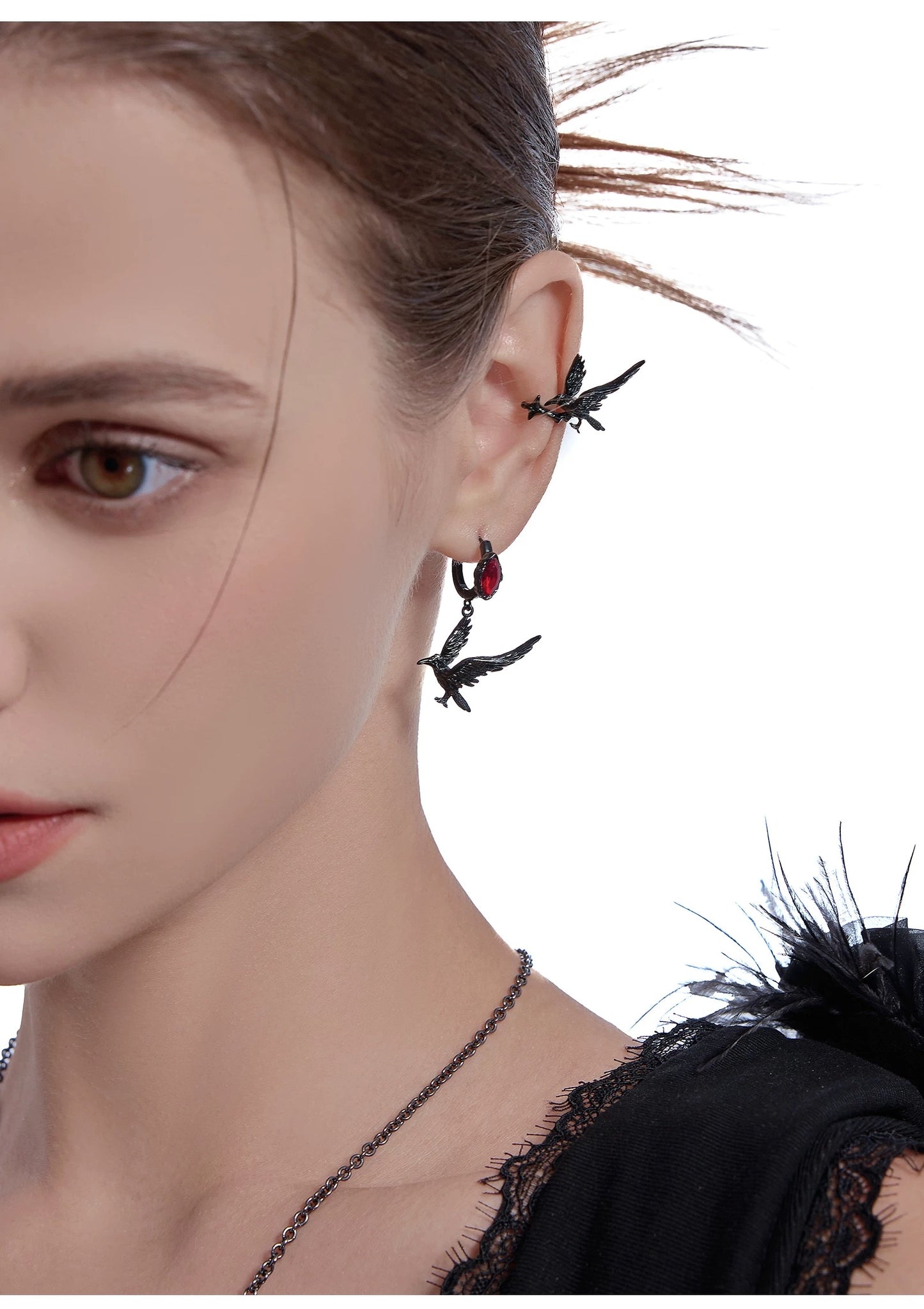 Qin Che throne rose crow earrings