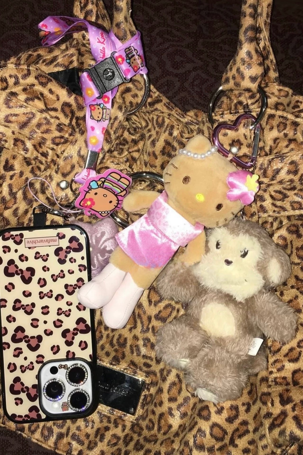 pink tanned long leg kitty pendant
