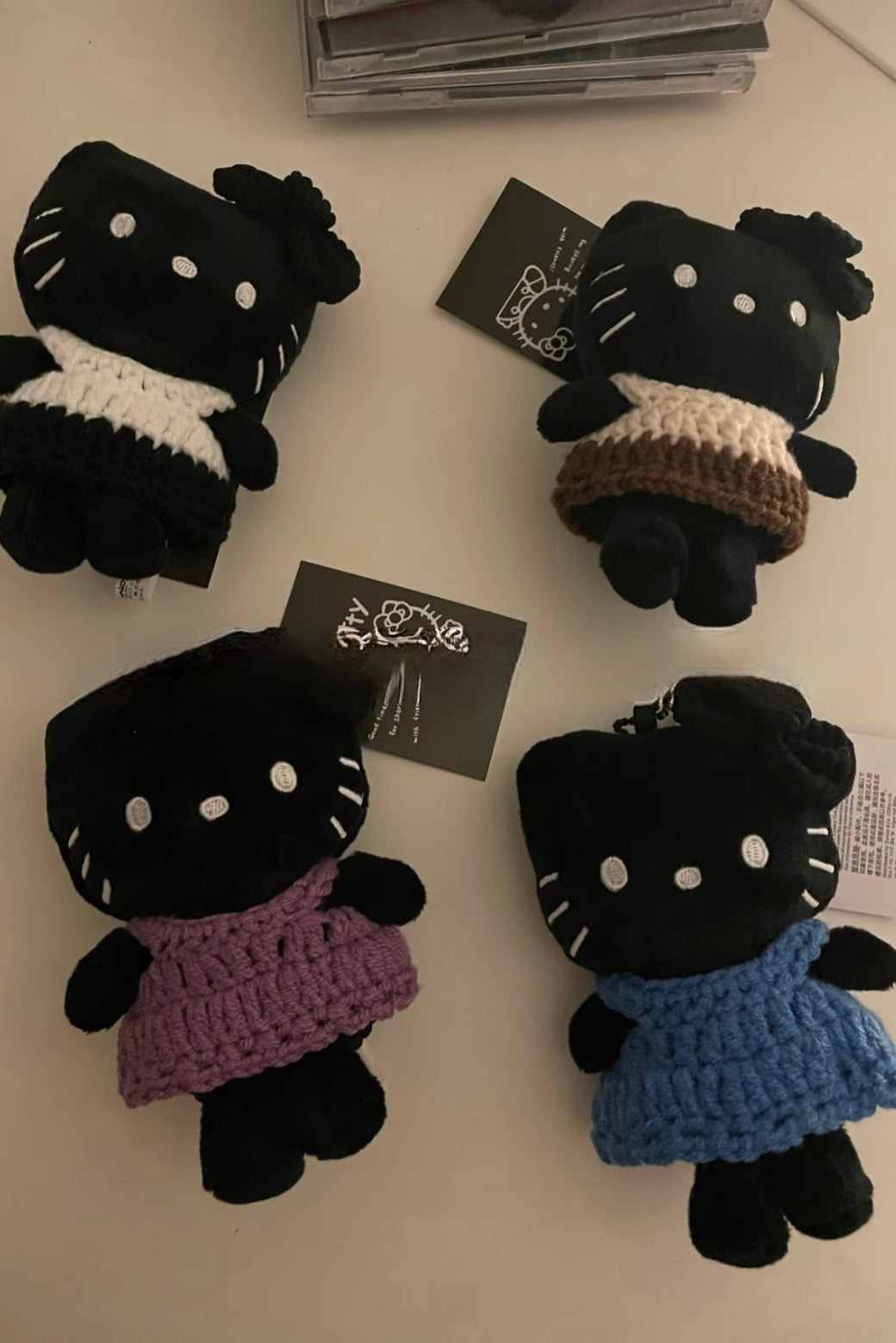 knit sweater black HelloKitty pendant