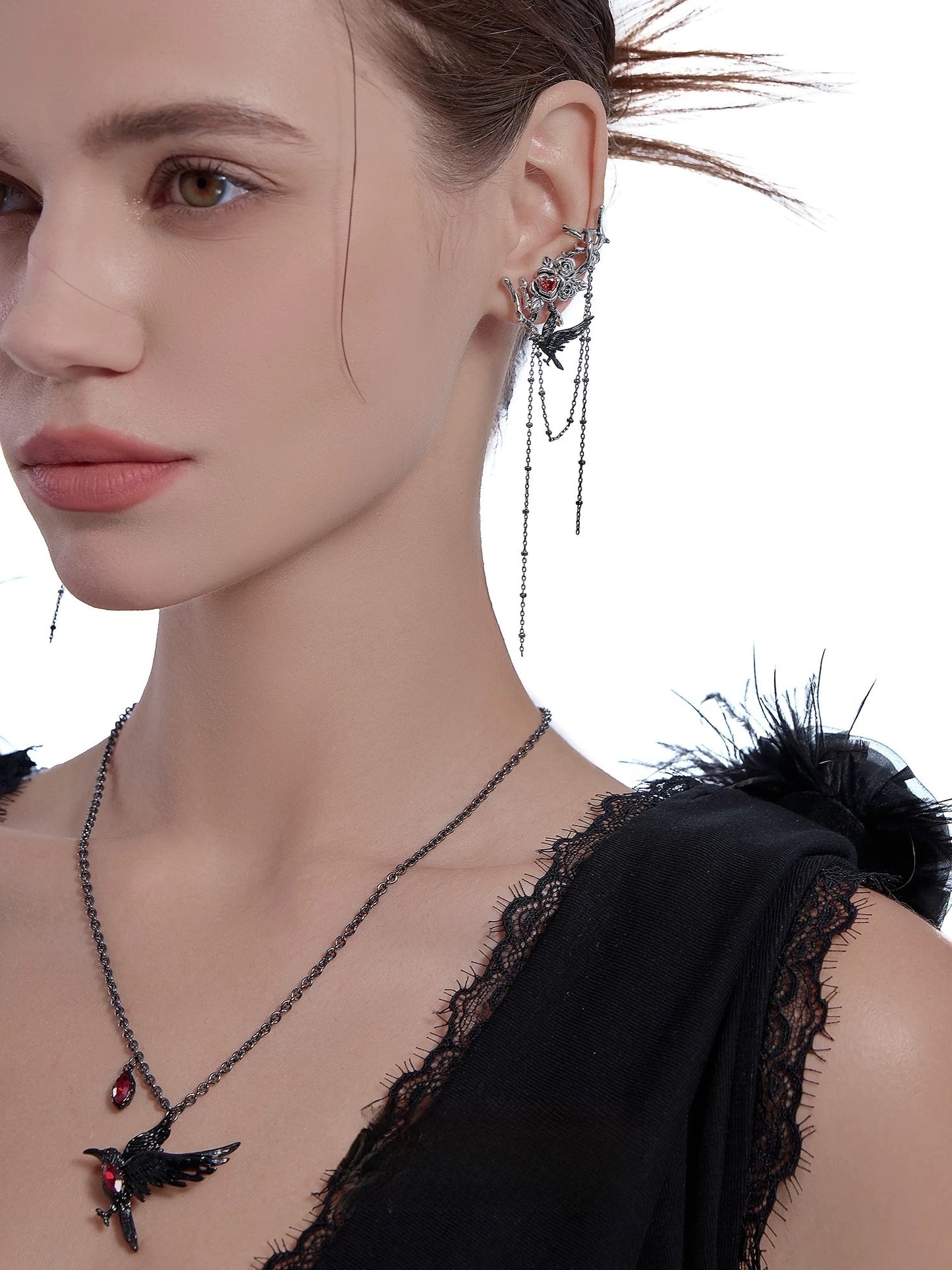 Qin Che throne crow tassels ear clips