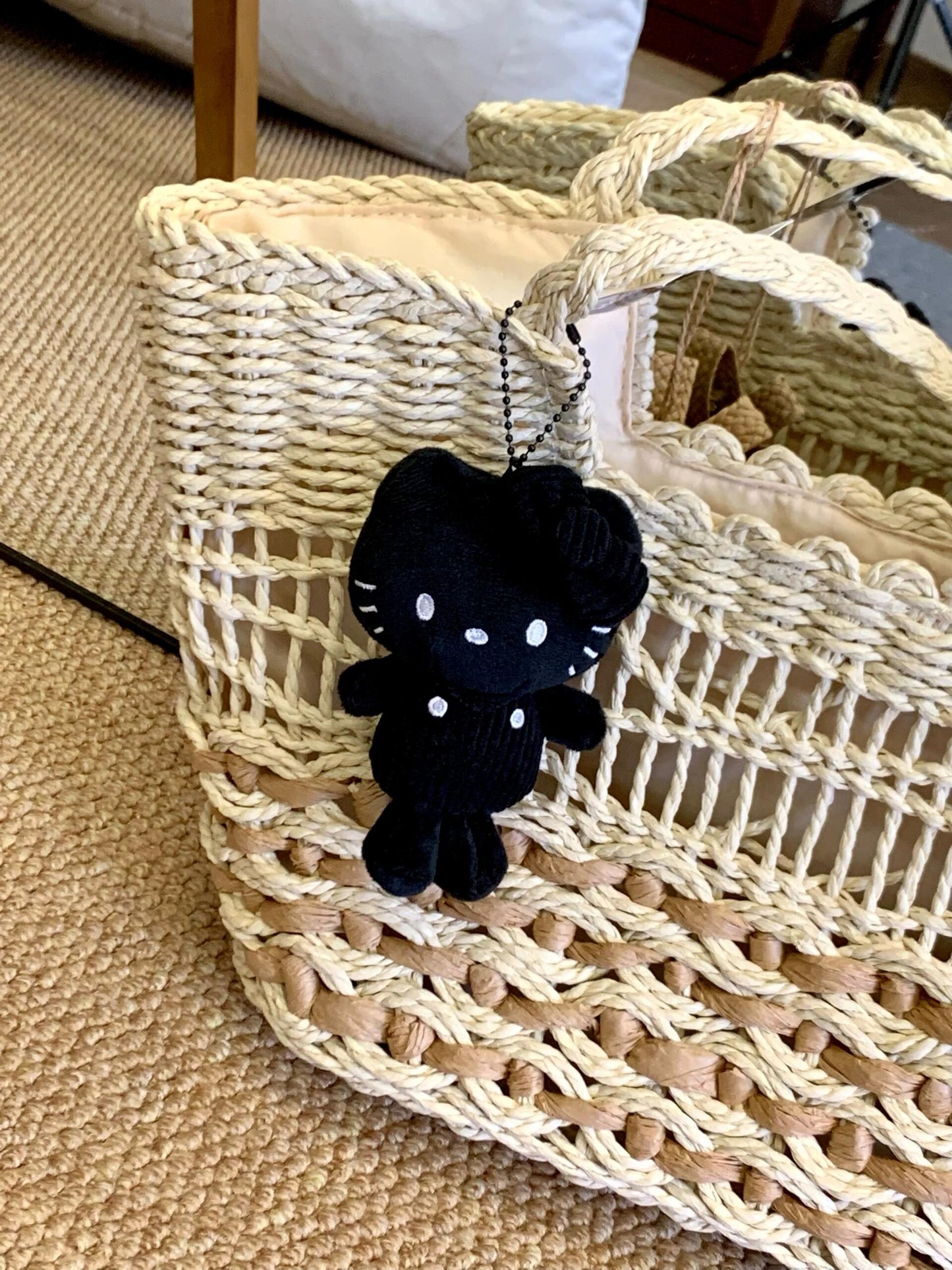 knit sweater black HelloKitty pendant