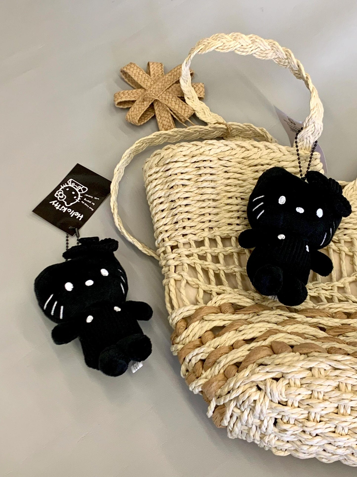 knit sweater black HelloKitty pendant