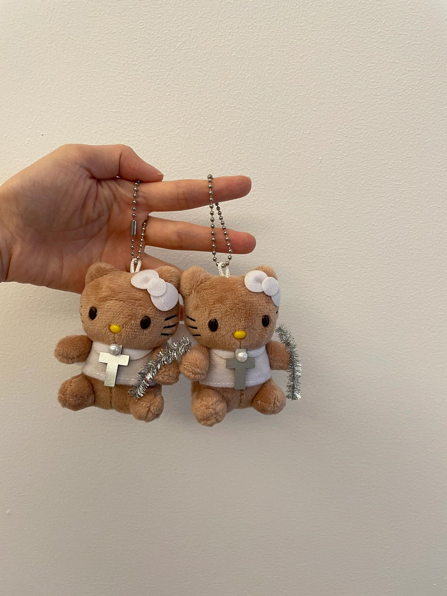 Angel tanned hello kitty pendant