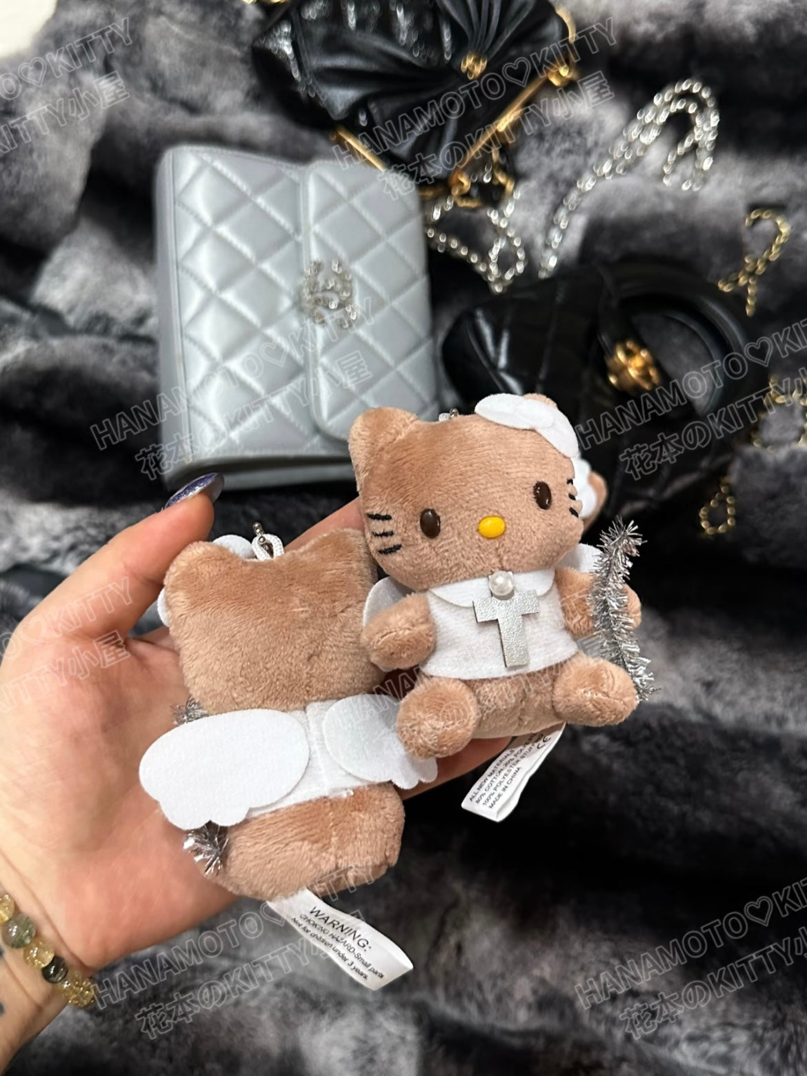 Angel tanned hello kitty pendant