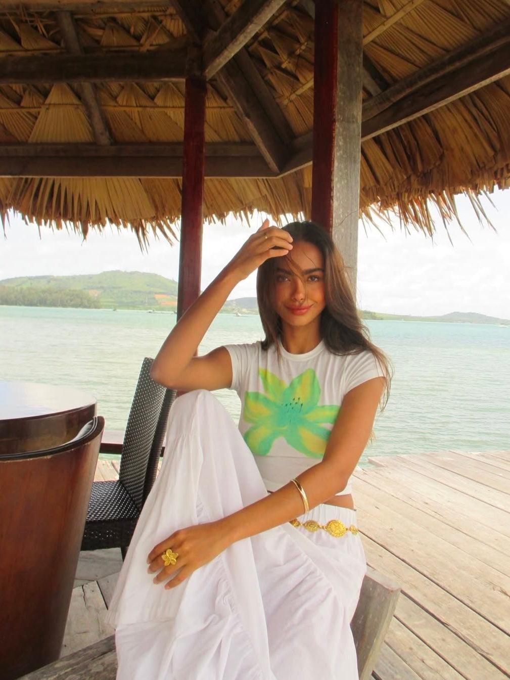 green flower tee white