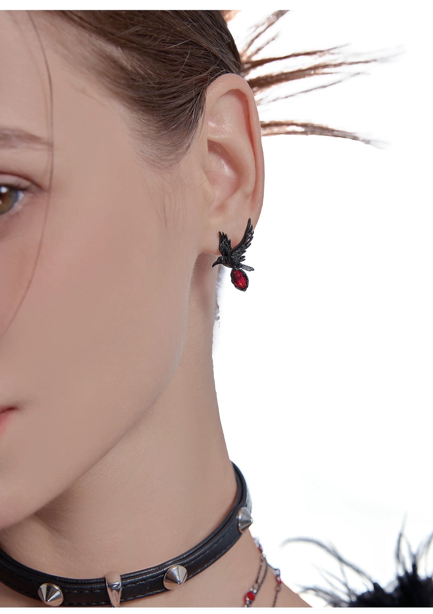 Qin Che crow earrings