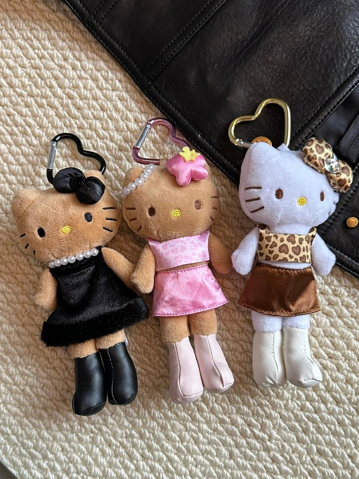 Chanel style Hello kitty long leg kitty pendant