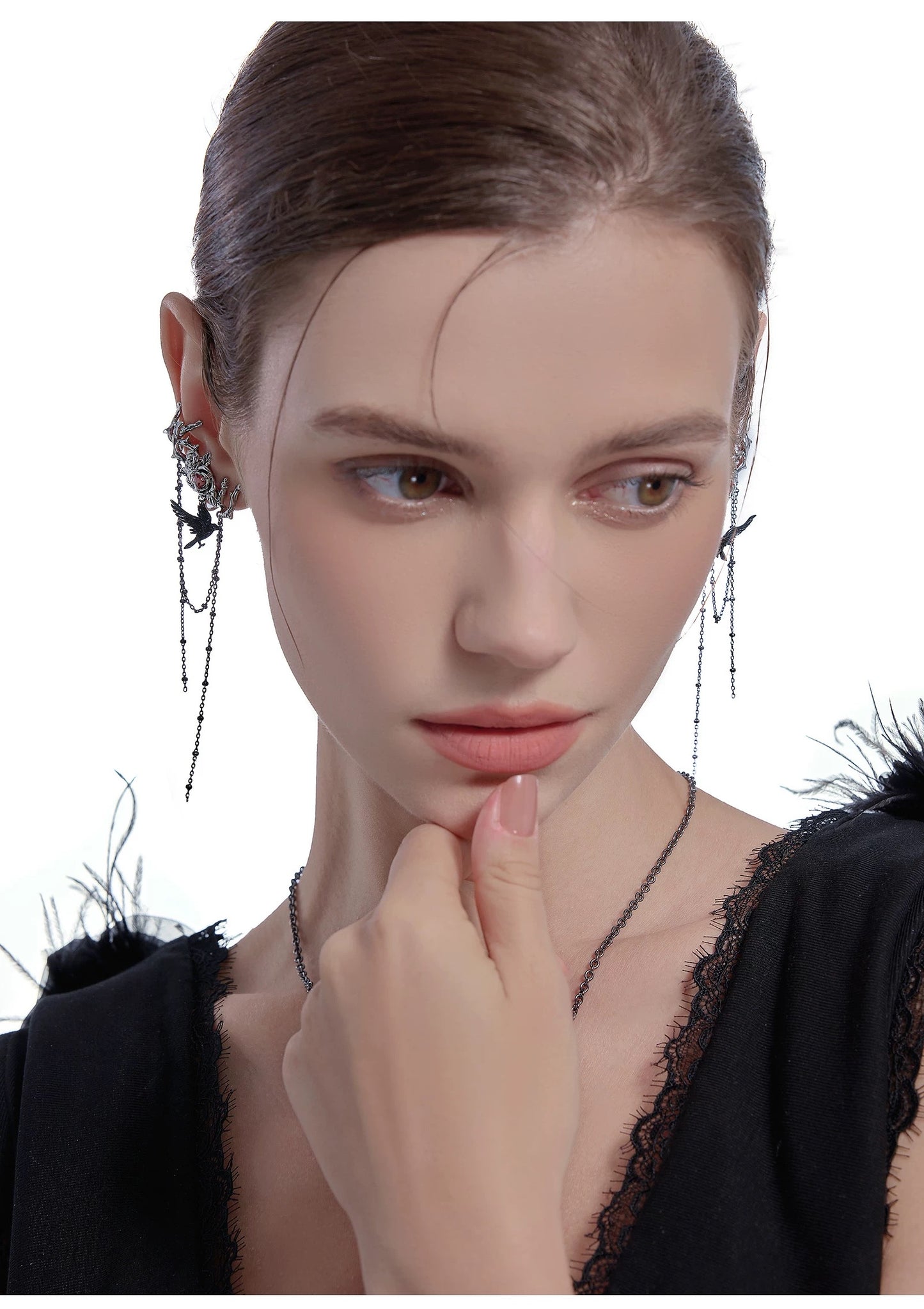 Qin Che throne crow tassels ear clips