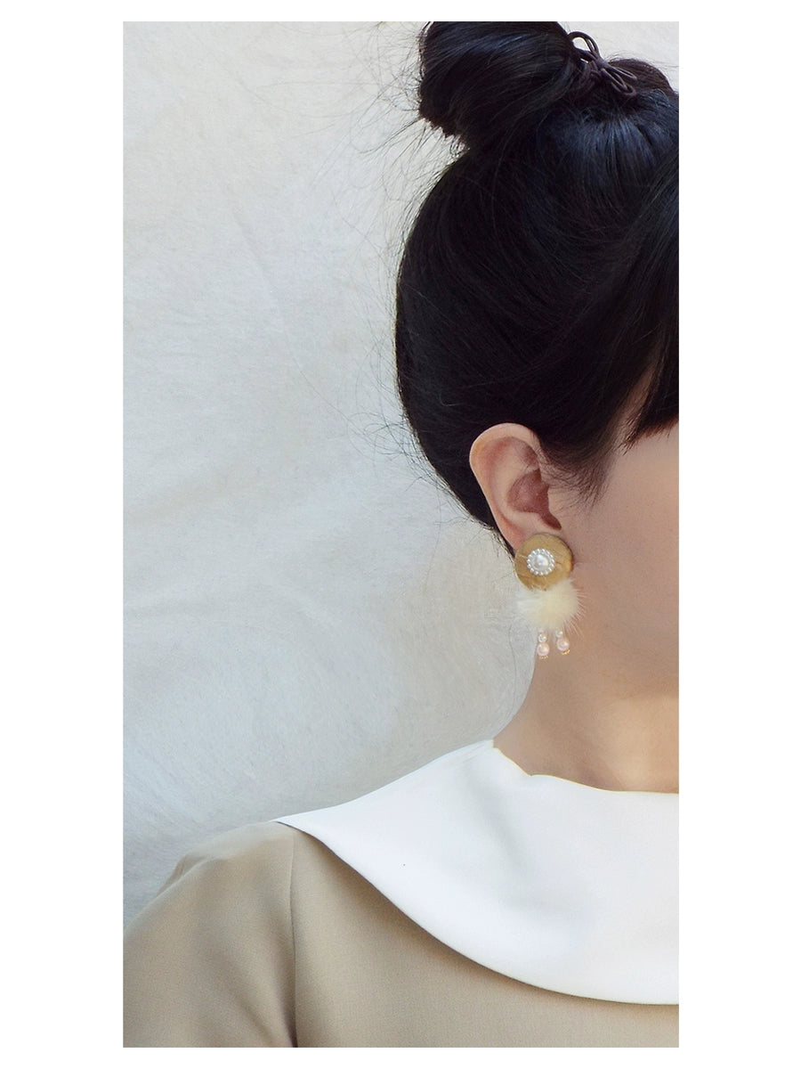 Plush Ball Ballet "Light Gold Round Pearl Calf Earrings Beautiful Winter