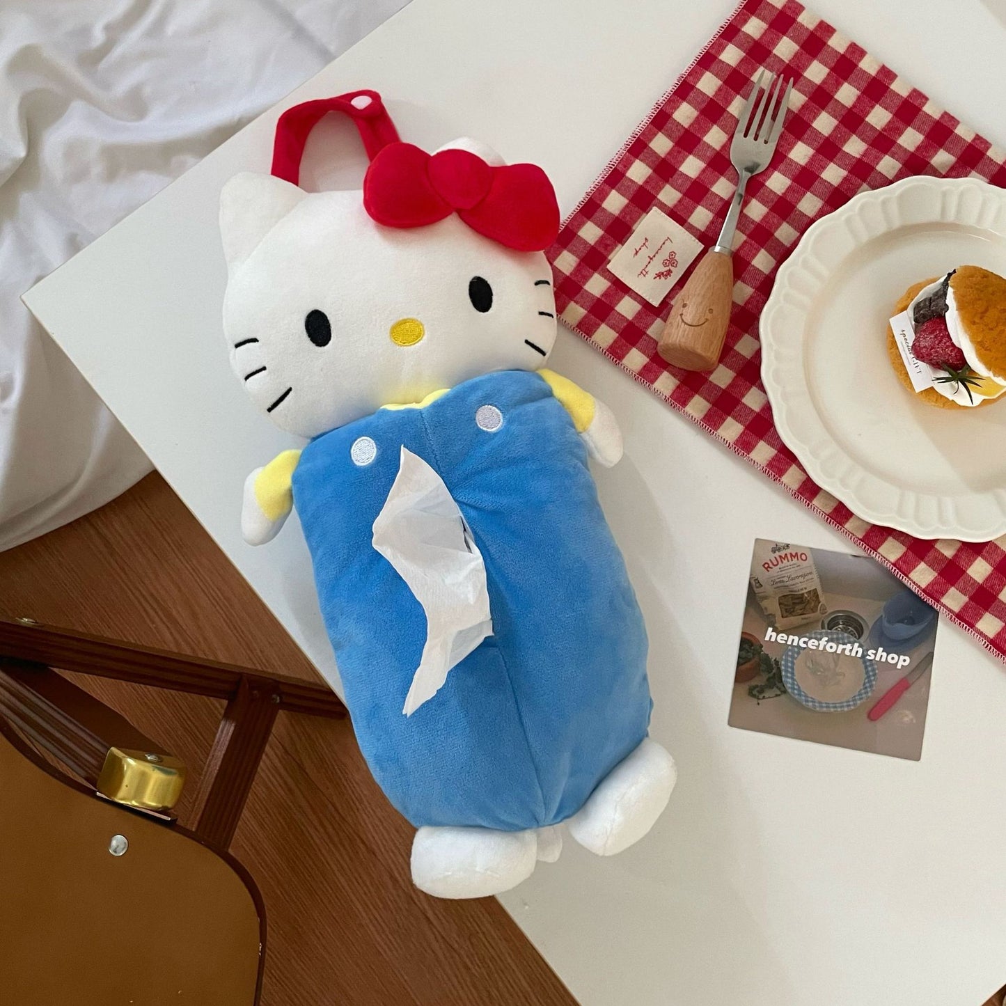 Hello Kitty, hanging tissue box