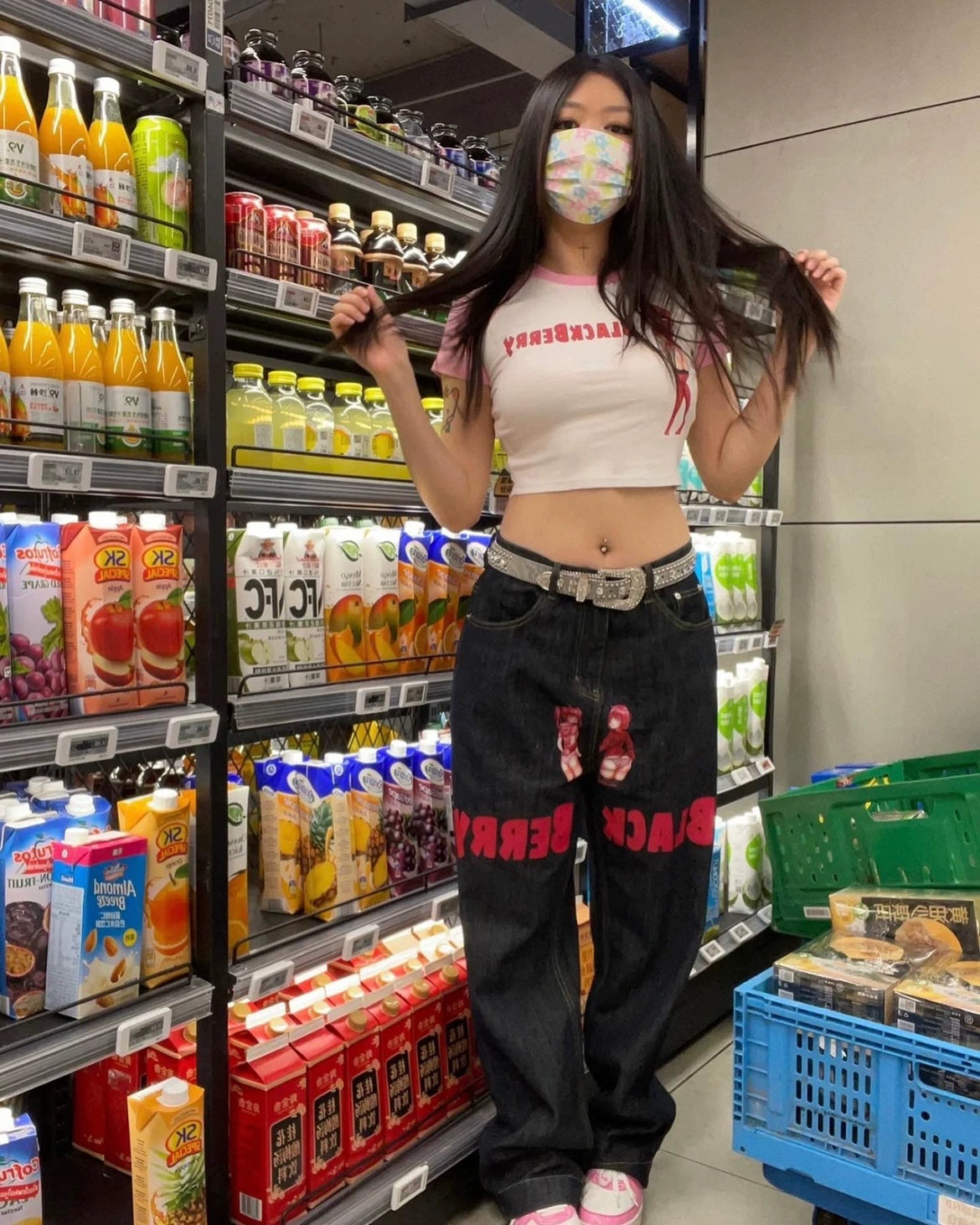 Loose-fitting jeans