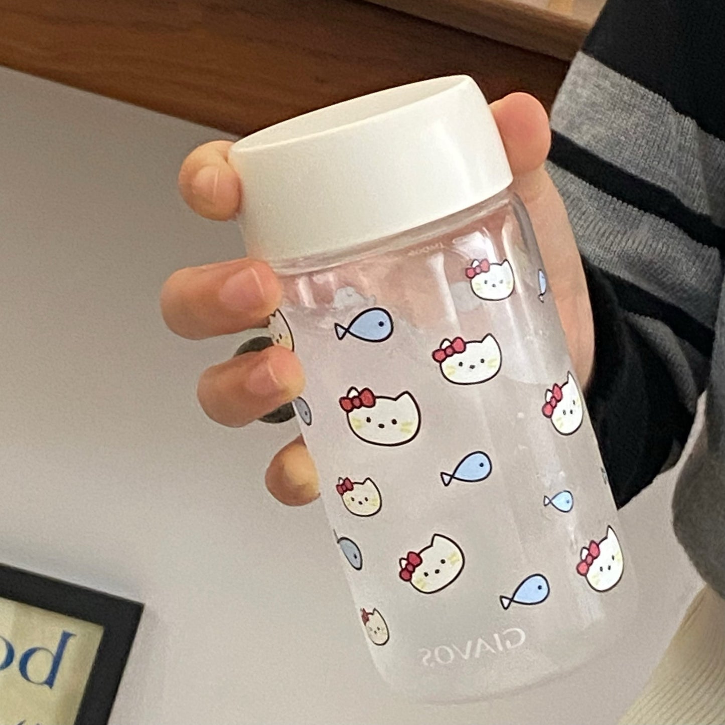 Handy plastic transparent cup