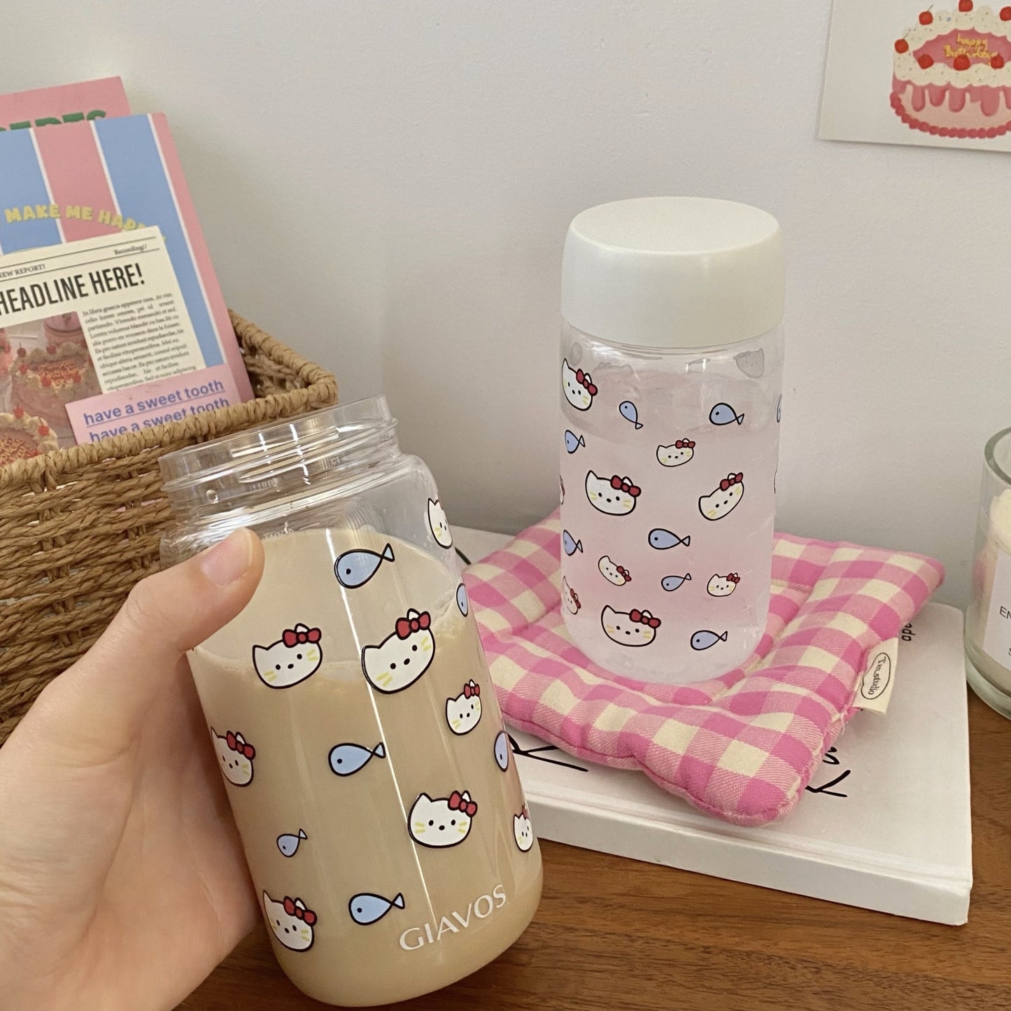 Handy plastic transparent cup