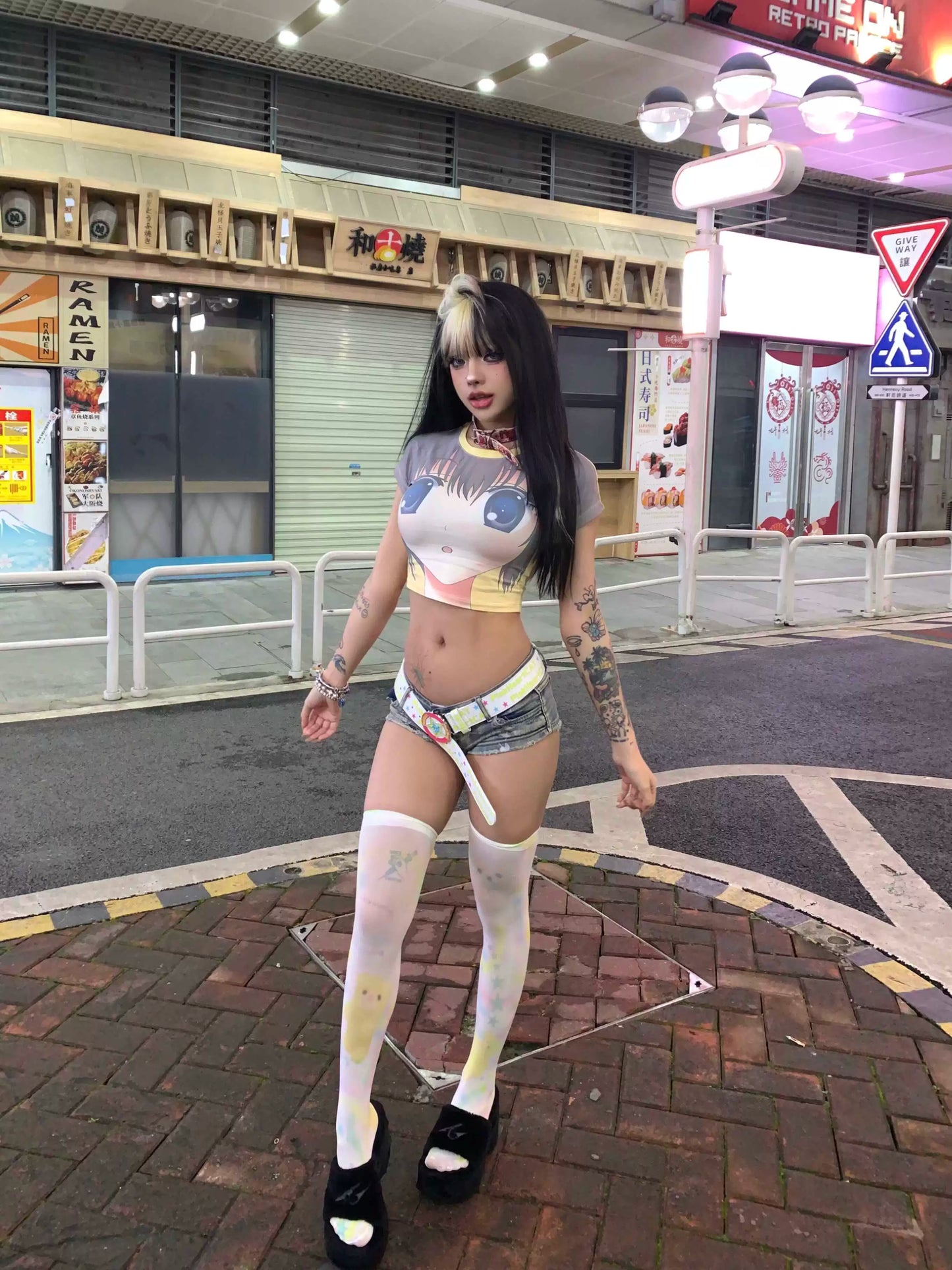 Anime big eye full print tee