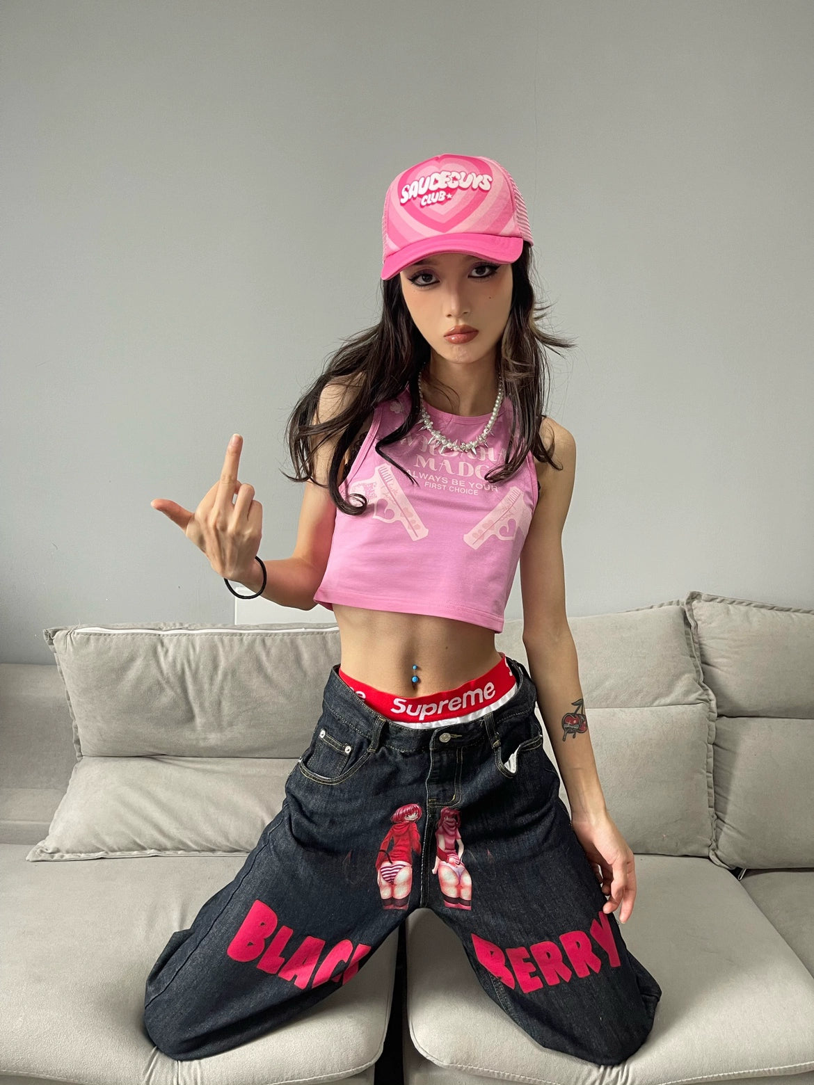 Loose-fitting jeans