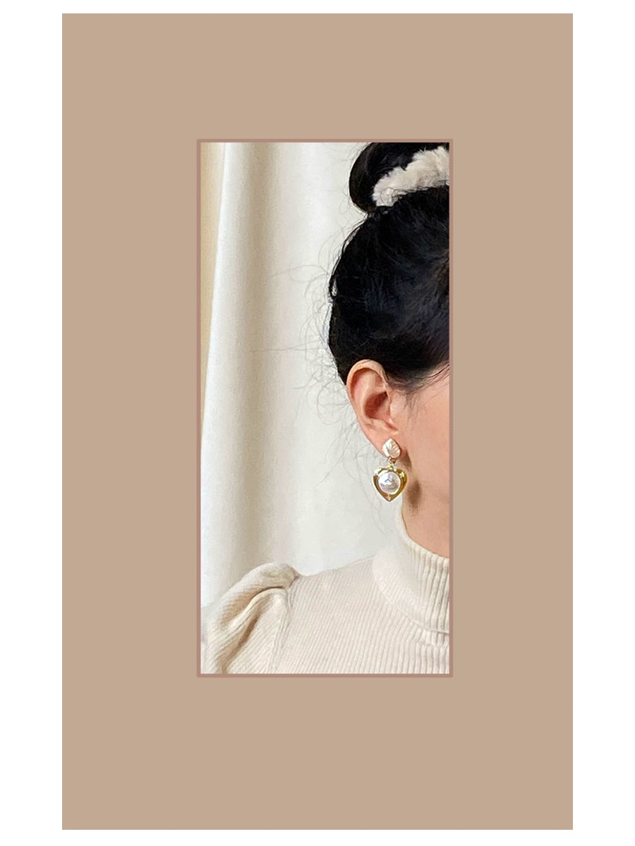 Gladys' Young Pearl Mirror Skin Skin Shell Leaves Alien Baroque Freshwater Pearl Earrings