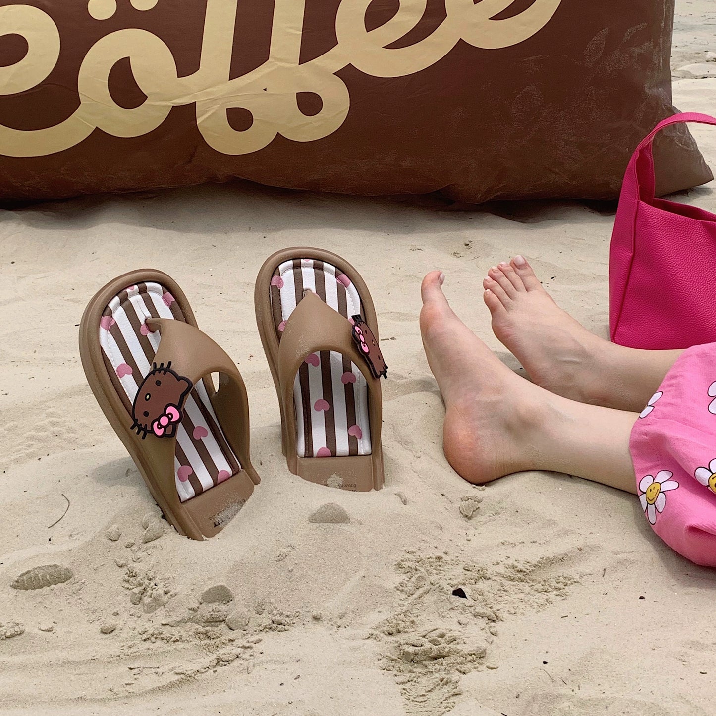 Hawaiian black skin kitty cat flip flops