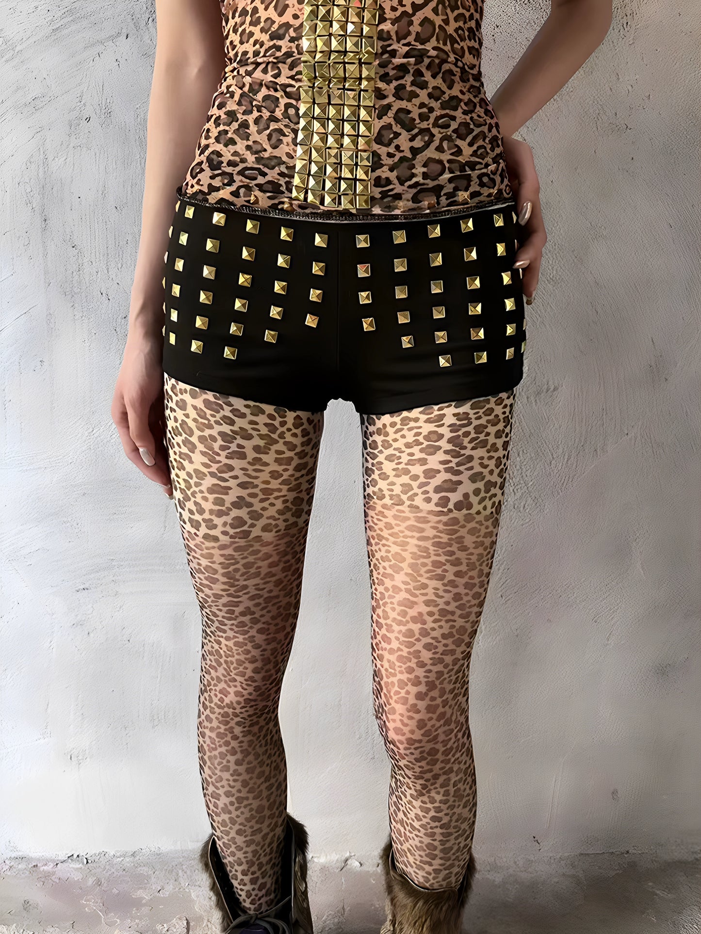 Low waist shorts gold rivets