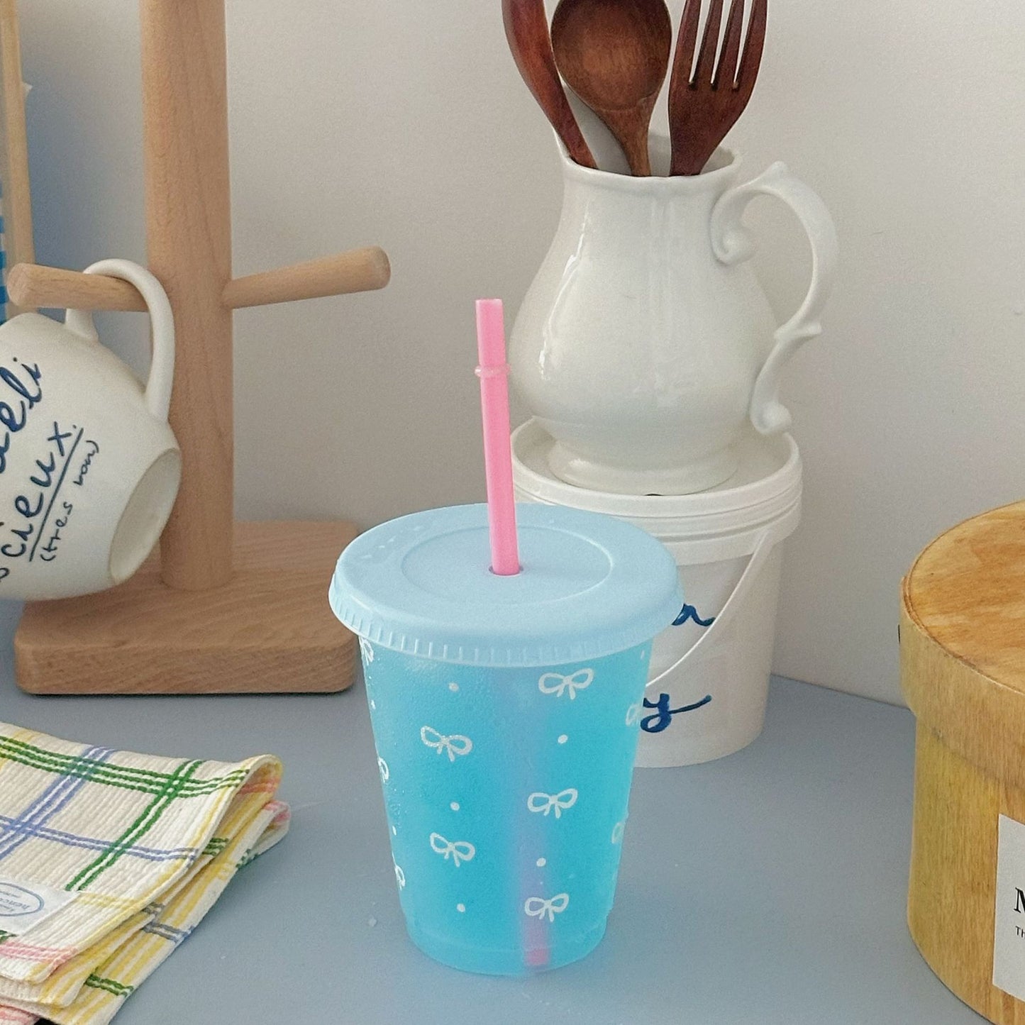 Plastic straw cup