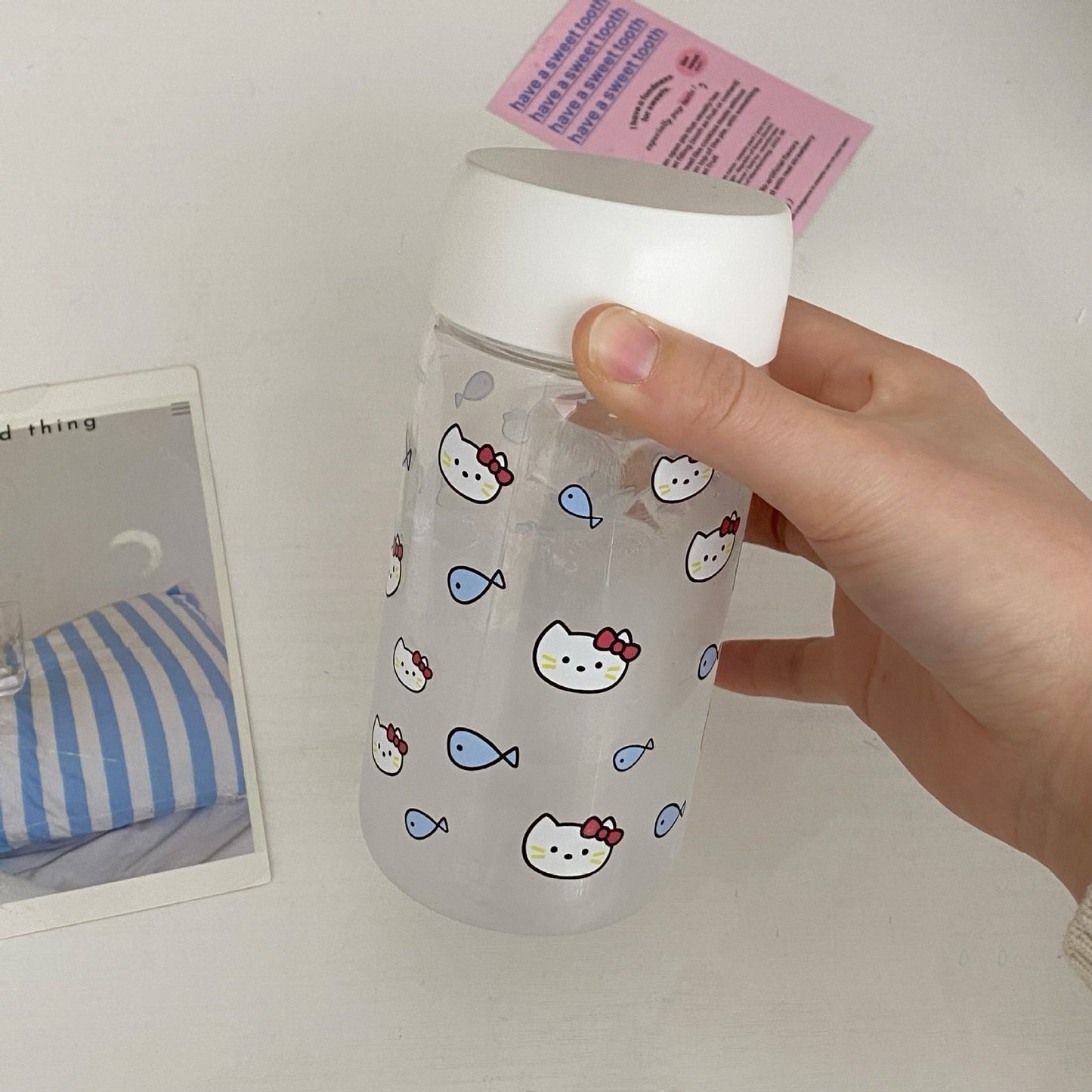 Handy plastic transparent cup