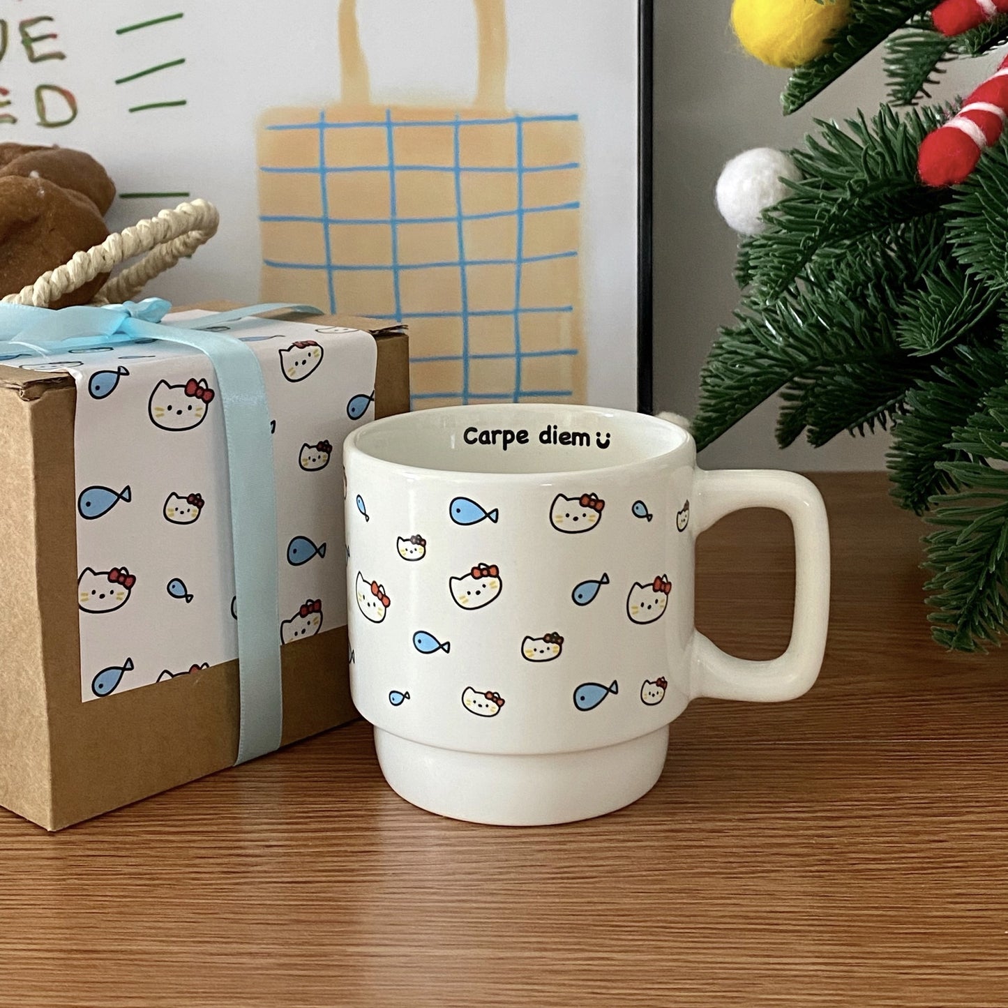 Cat eating fish hand-held mug gift box