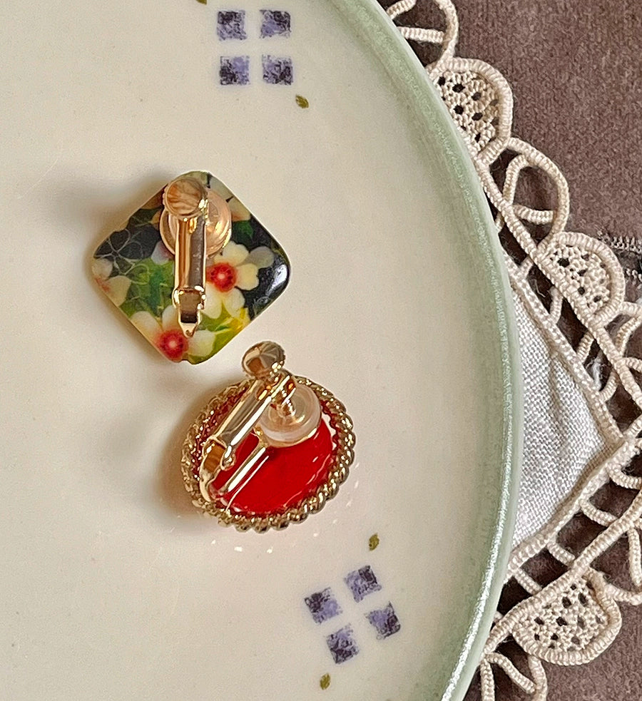 Christmas on the Grass "New Year's Prayer Ruby and Flower Gift Box Shaped Earrings