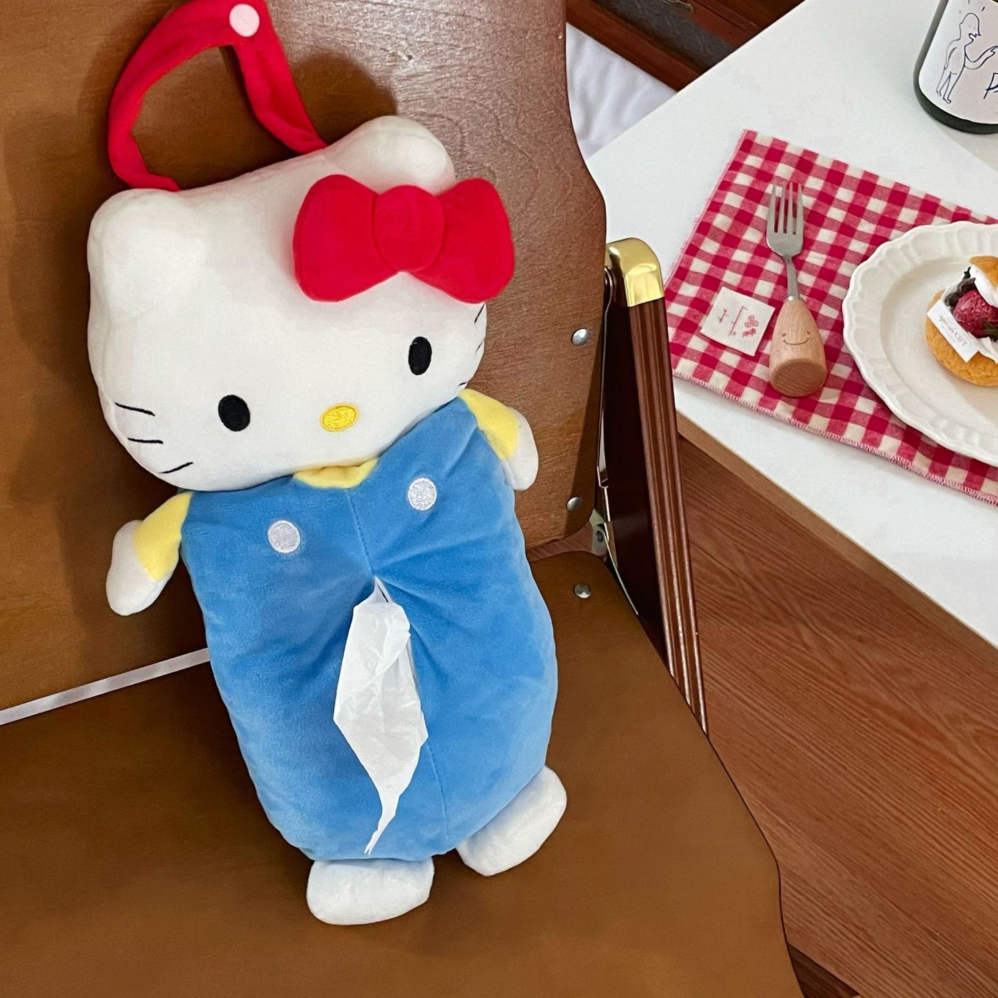 Hello Kitty, hanging tissue box
