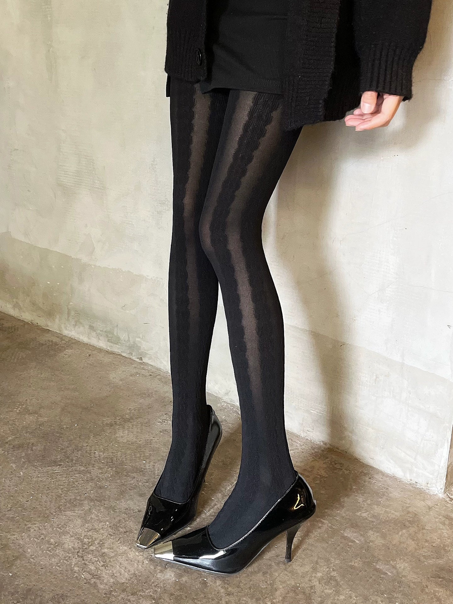 Thin pantyhose with vertical stripes