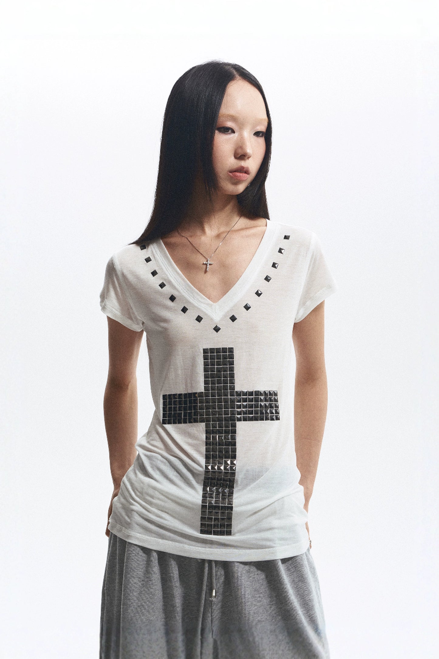 Three color cross hot stamping diamond V-neck short sleeved T-shirt