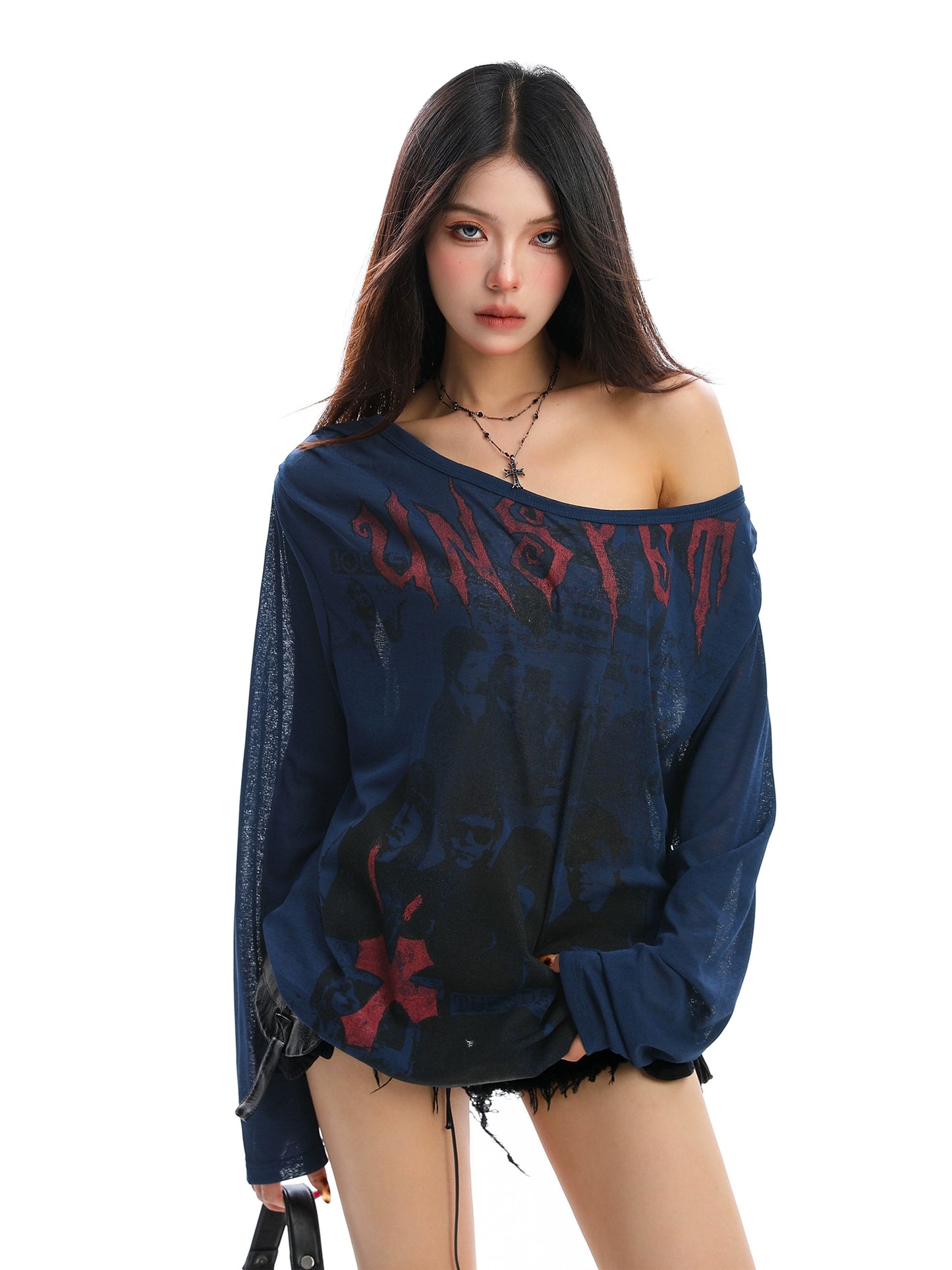 Graffiti printed slim shoulder long sleeved T-shirt