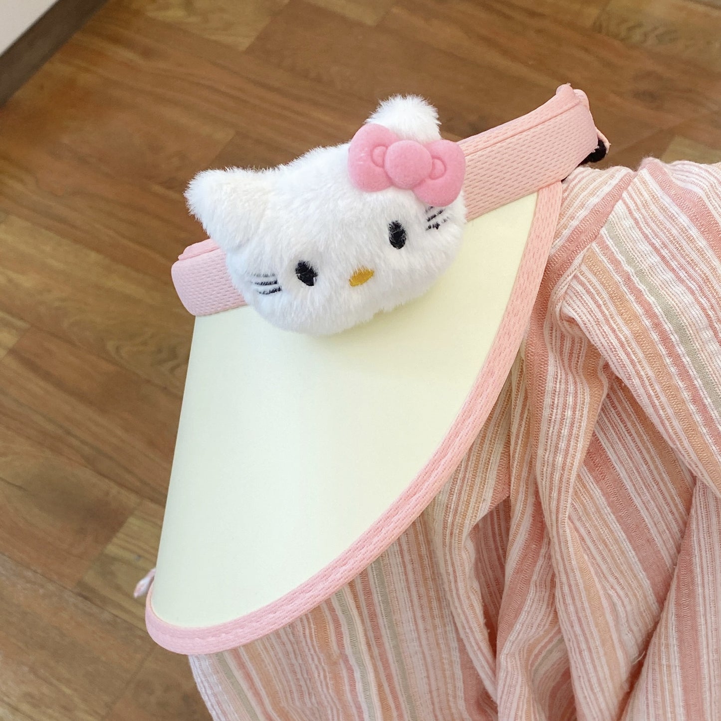 Cartoon cat anti large brim hat