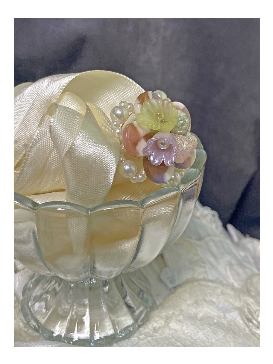 ~*Salt Flower *~Light Cream Colored Glass Handheld Flower Beautiful Decoration Antique Earrings Surrounded by Flower Balls