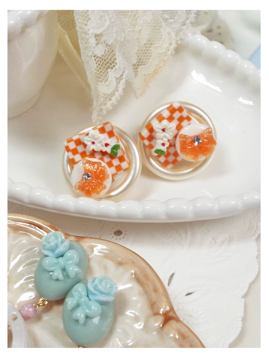 /Orange Shop/"Filled with Pocket Toys" waffles and bouquets earrings Showa Sweetheart