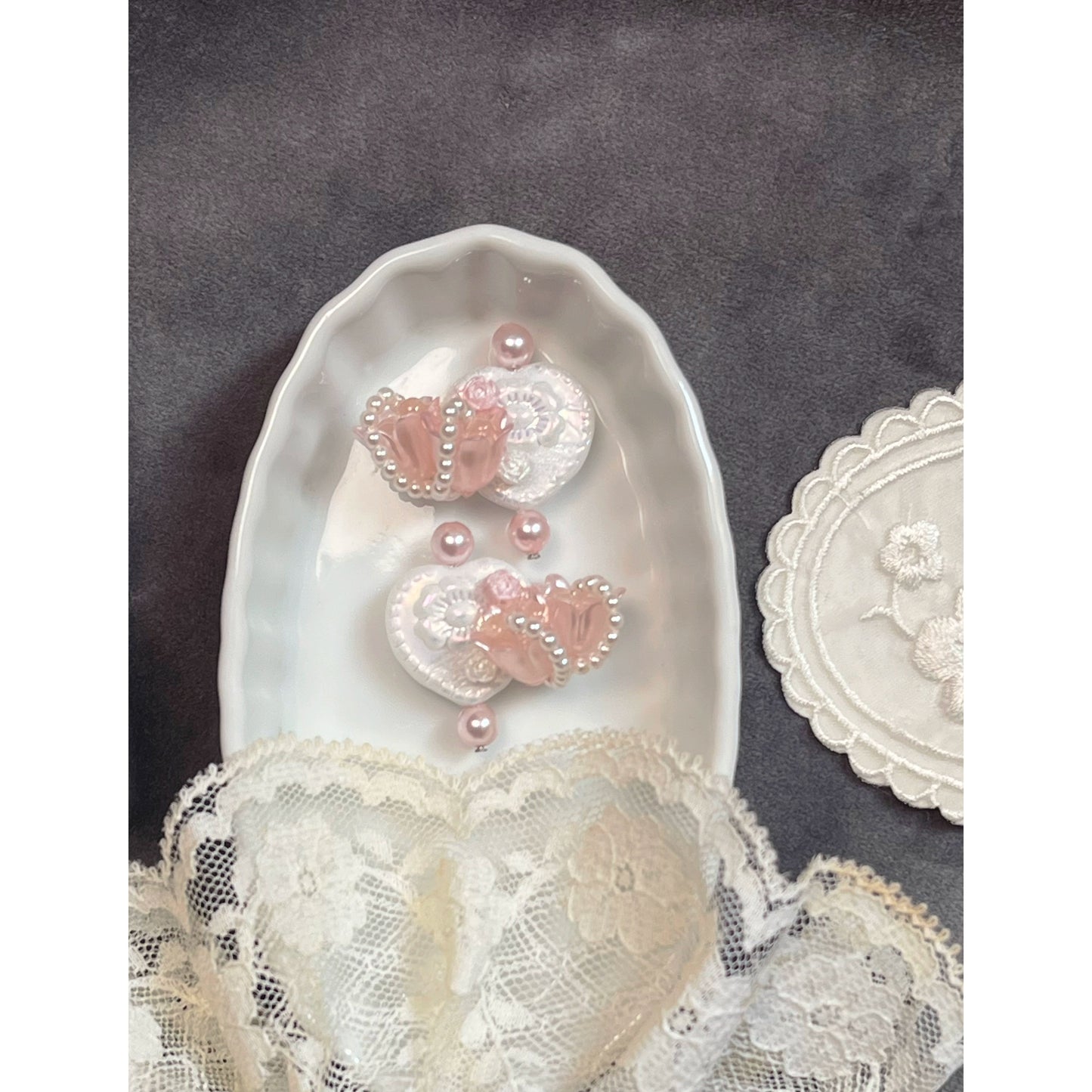 |Limited |~* Hanging Bellflower *~Carrying a fresh flower and antique relief peach heart earrings