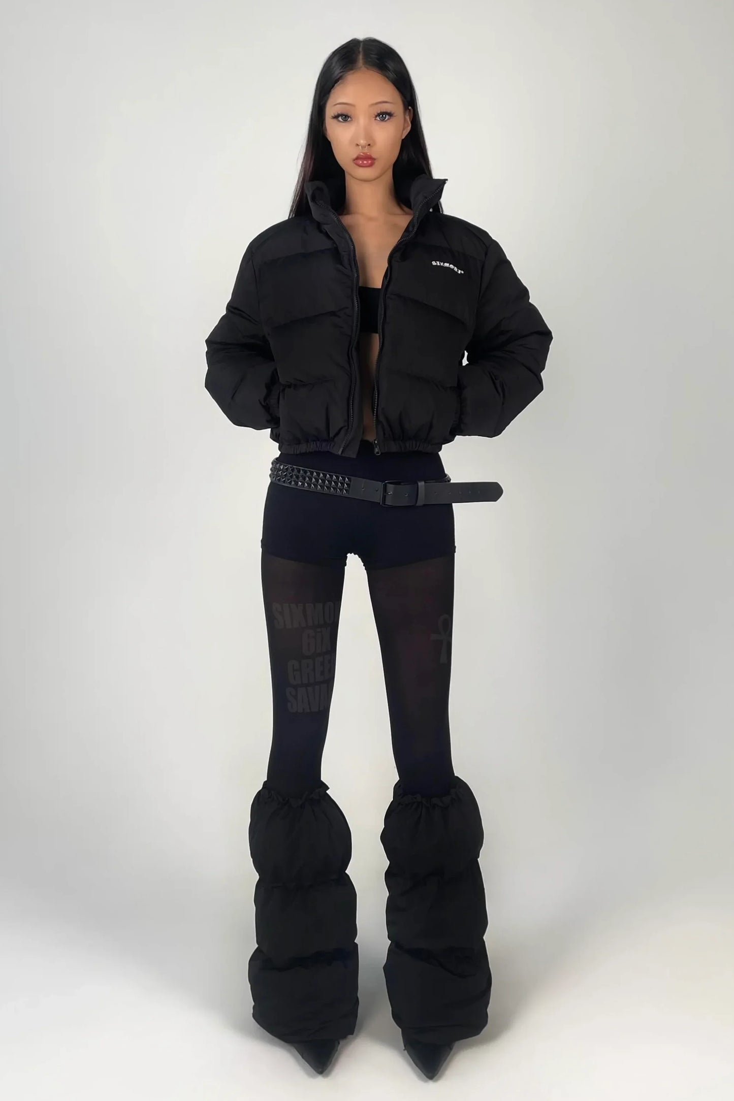 Elastic buckles enlarge leg warm