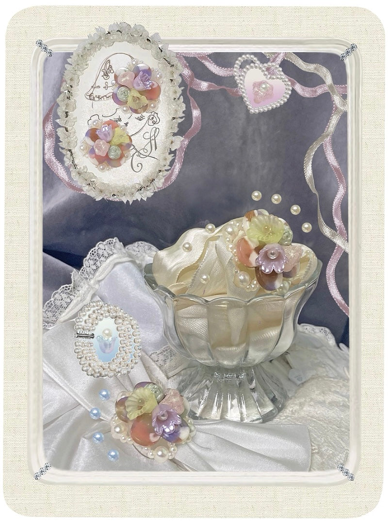 ~*Salt Flower *~Light Cream Colored Glass Handheld Flower Beautiful Decoration Antique Earrings Surrounded by Flower Balls