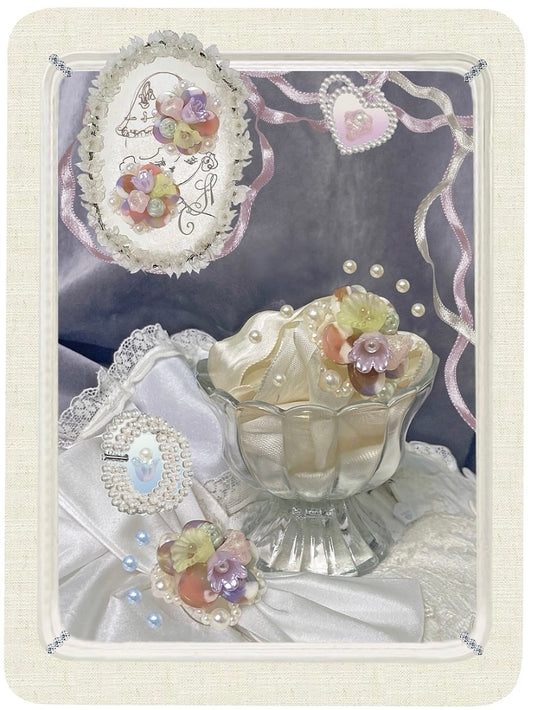 ~*Salt Flower *~Light Cream Colored Glass Handheld Flower Beautiful Decoration Antique Earrings Surrounded by Flower Balls