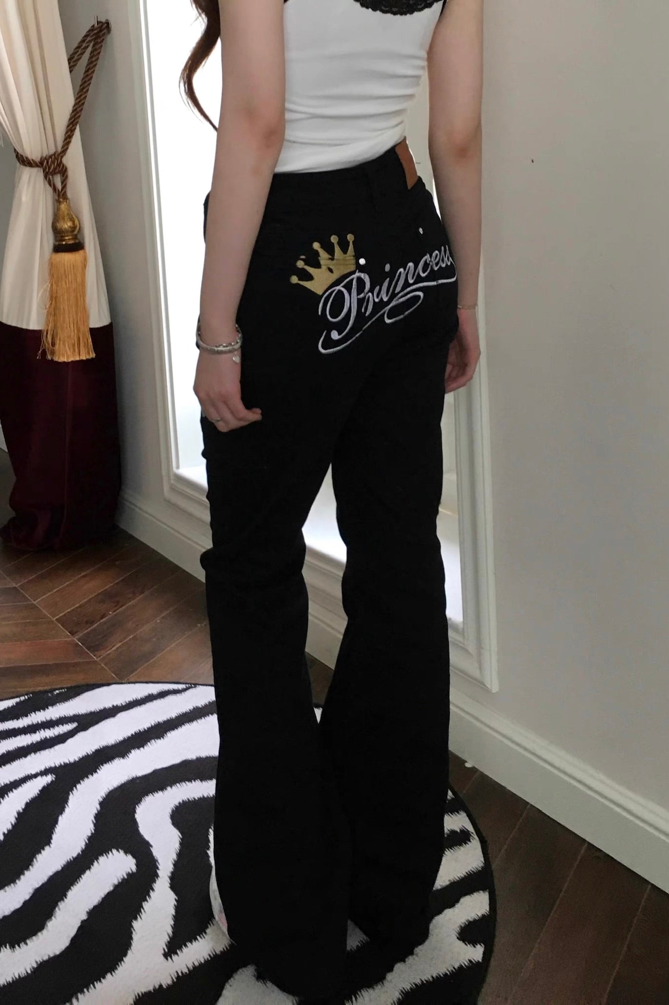 Black denim embroidery jeans