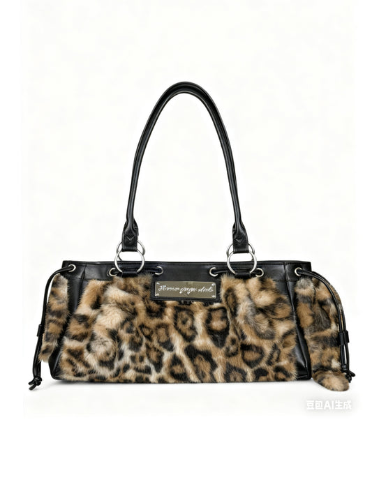 Underarm bag with leopard print tail