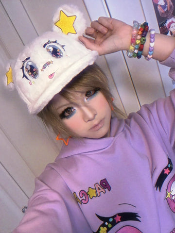 Two-dimensional embroidery hat