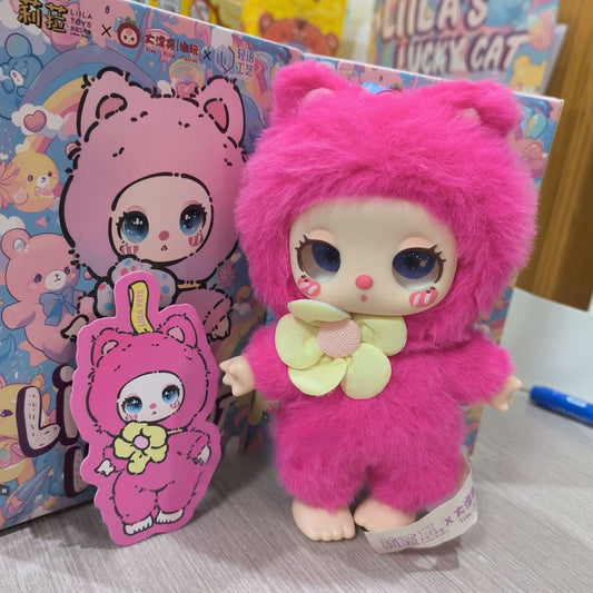 Lilla's lucky cat Strawberry Sweetie