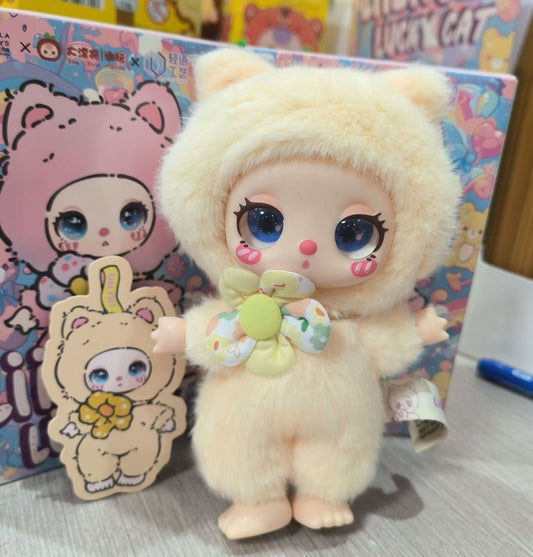 Lilla's lucky cat Mint Doll