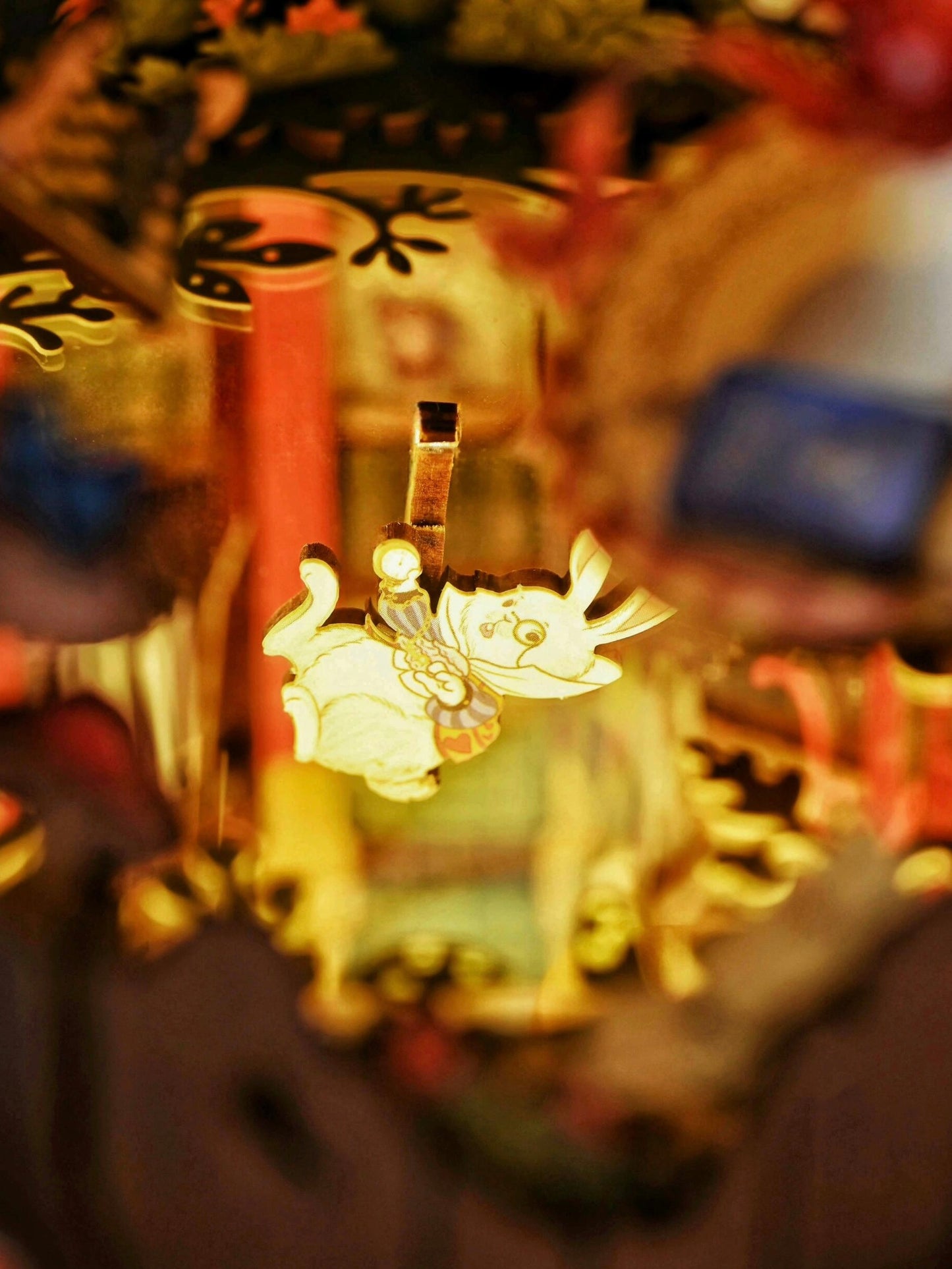 Alice falls into Wonderland, book stands, DIY hut assembles handmade building blocks