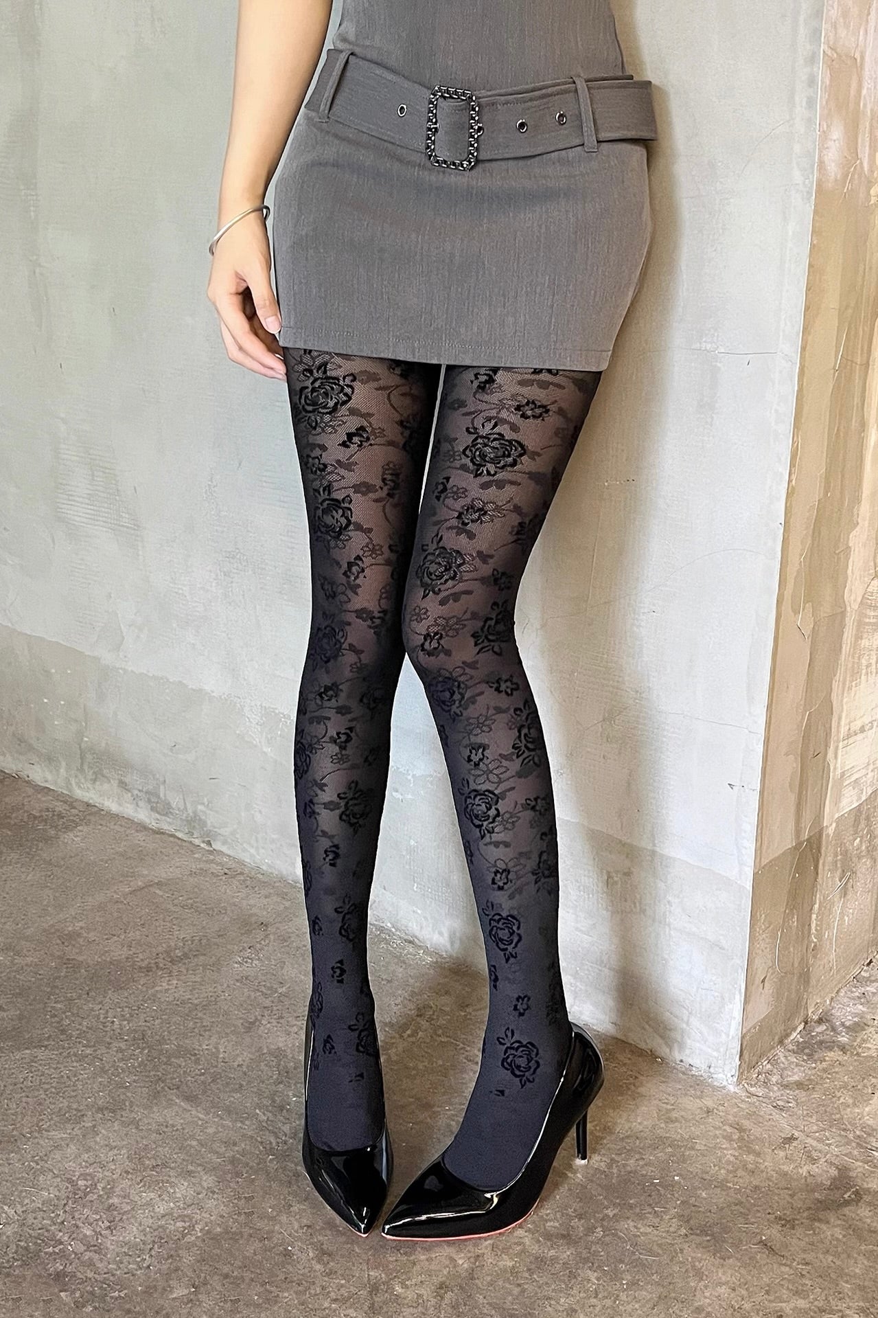 Hollow rose plush pantyhose