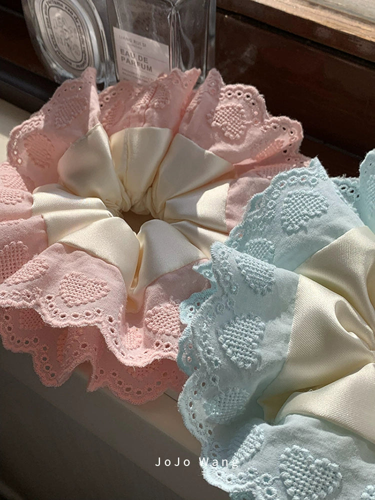 Ballet lace colon scrunchie
