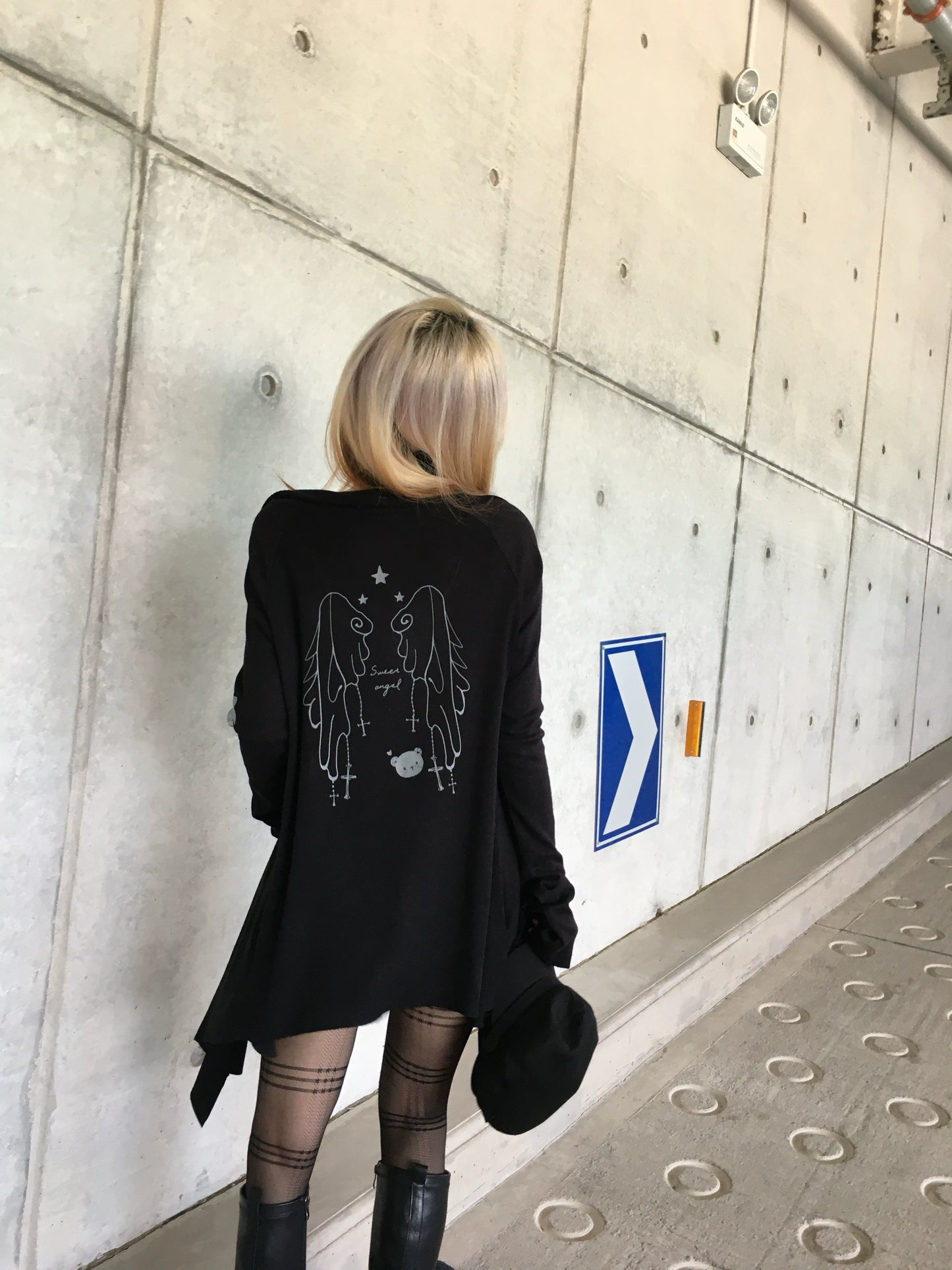 Irregular black robe cardigan with wing print