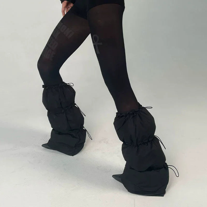 Elastic buckles enlarge the warm leg cover