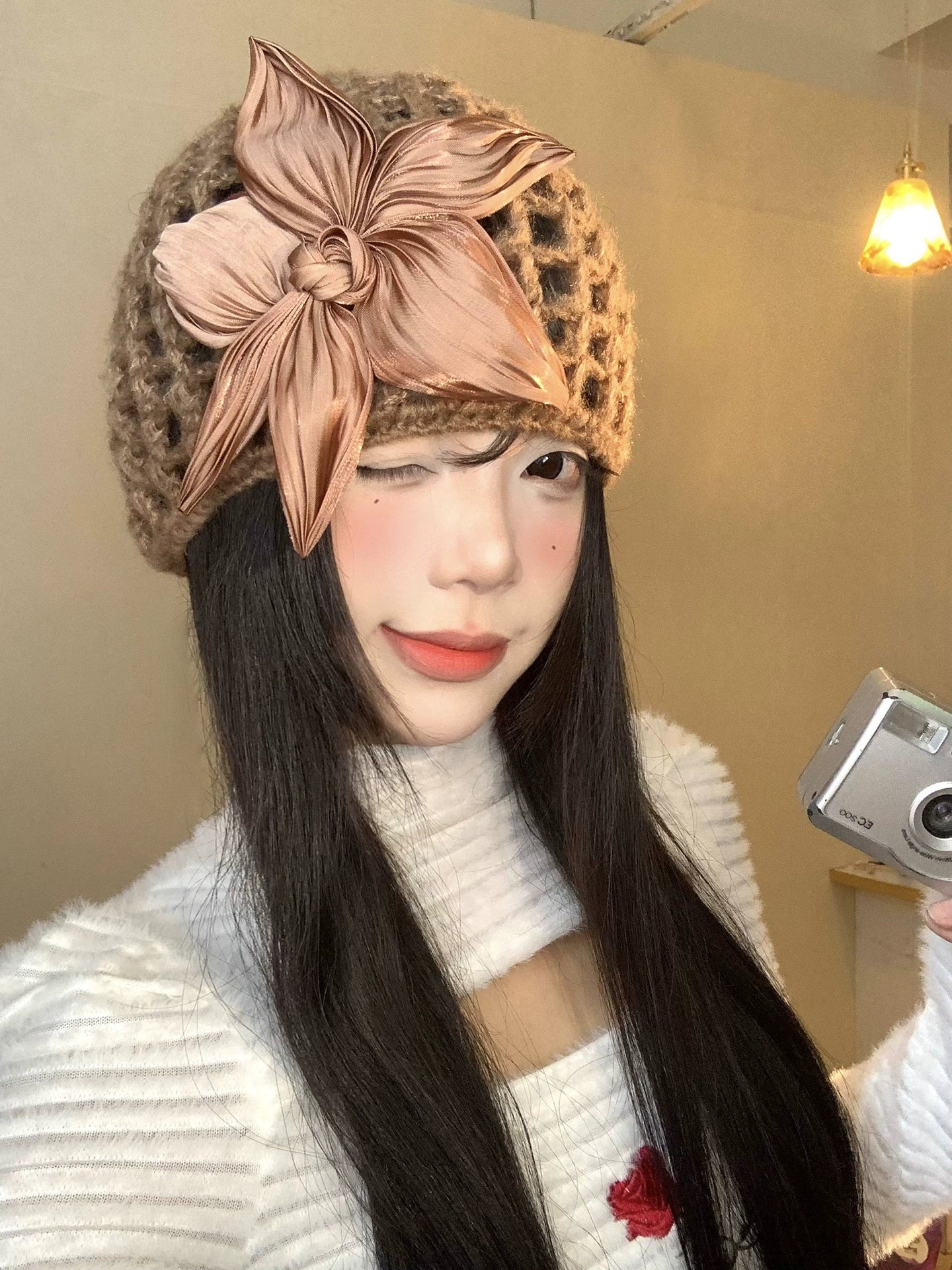 Three dimensional flower hollow woven toe cap