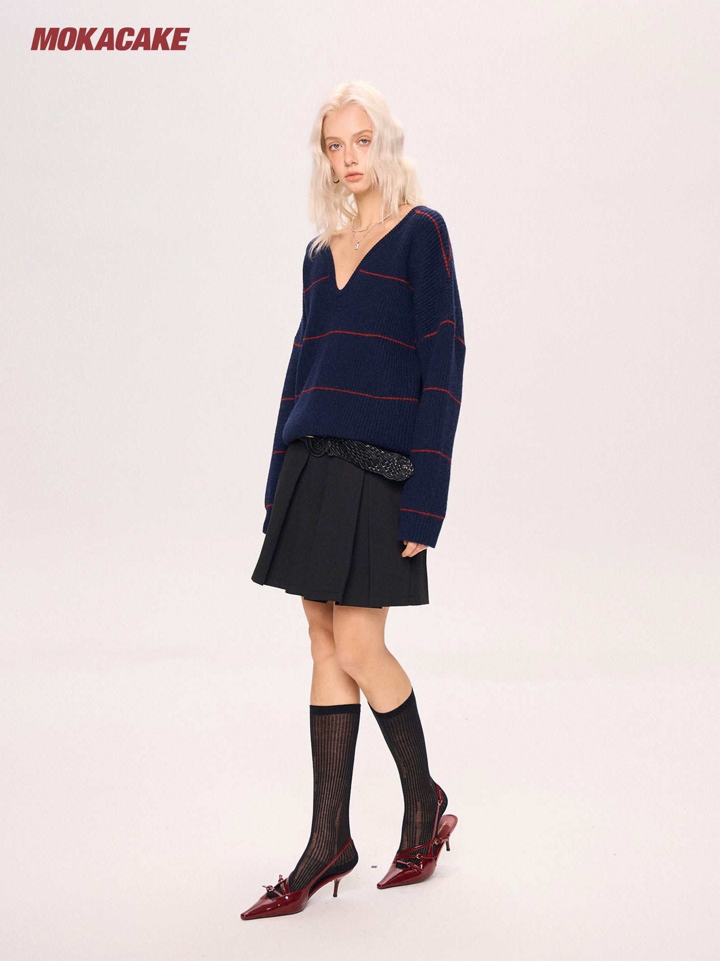 Contrast striped V-neck pullover sweater