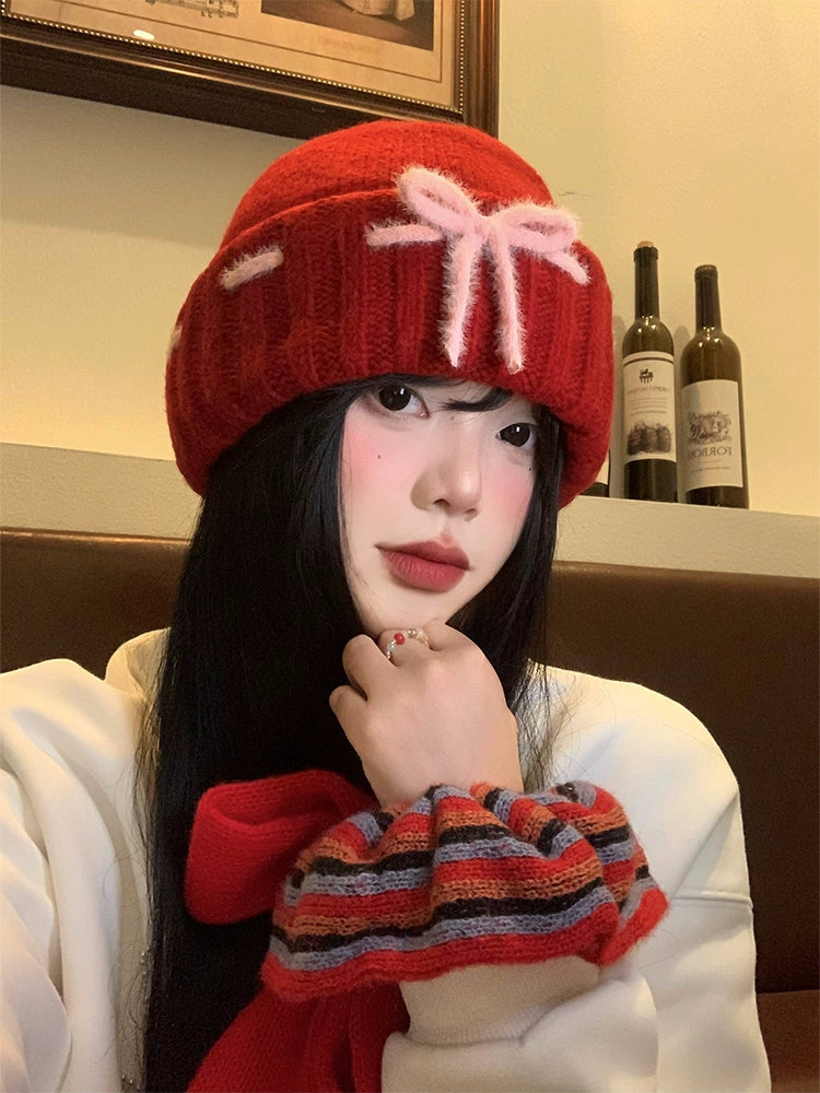 Bow red knitted hat